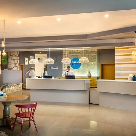 Sunny By Valamar מלון 4*