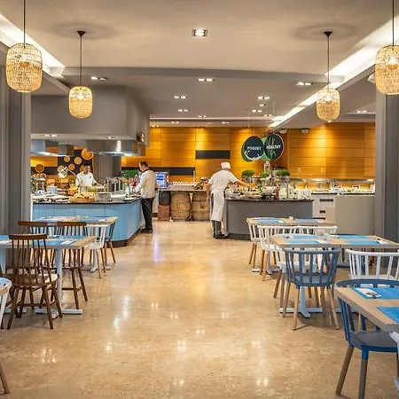 מלון Sunny By Valamar 4*