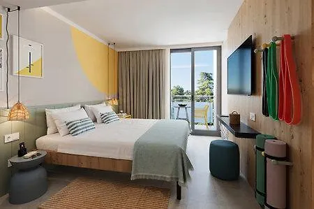 מלון Sunny By Valamar 4*