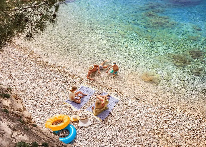 מלון Sunny By Valamar 4*